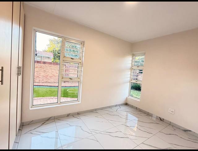 4 BEDROOM TOWNHOUSE FOR SALE IN AVIARY HILL